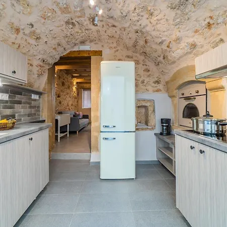 Dimitrios Old Town Rethimno