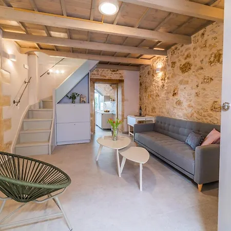 Dimitrios Old Town * 罗希姆诺